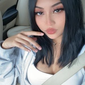 Meet your Posher, Ella